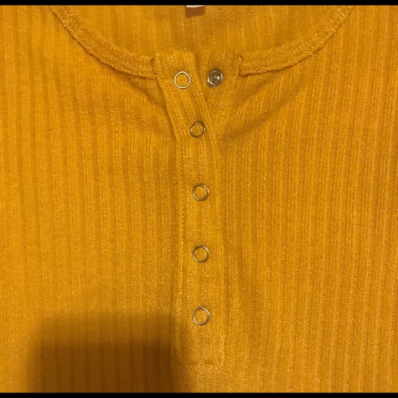 Gold Ribbed Top - Picture 4 of 6